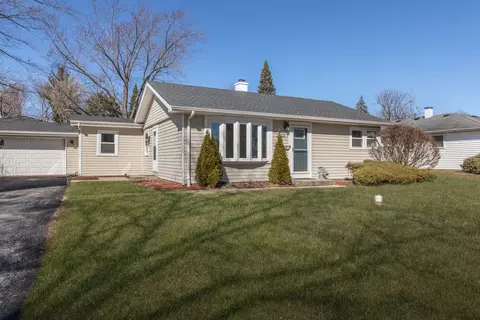Exterior - 2803 Meadow Dr, Rolling Meadows, IL 60008 photo 3 of 7