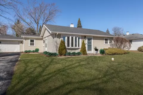 2803 Meadow Dr, Rolling Meadows, IL 60008