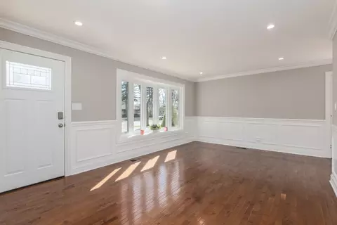 Living - 2803 Meadow Dr, Rolling Meadows, IL 60008 photo 2 of 7