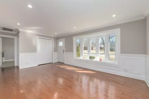 Living - 2803 Meadow Dr, Rolling Meadows, IL 60008 photo 3 of 7