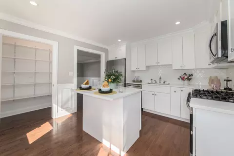 Kitchen - 2803 Meadow Dr, Rolling Meadows, IL 60008 photo 1 of 4