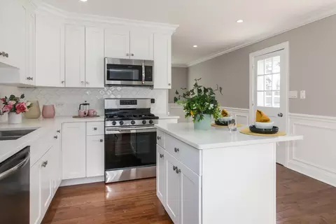 Kitchen - 2803 Meadow Dr, Rolling Meadows, IL 60008 photo 4 of 4