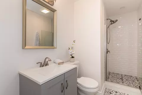 Bath - 2803 Meadow Dr, Rolling Meadows, IL 60008 photo 1 of 2