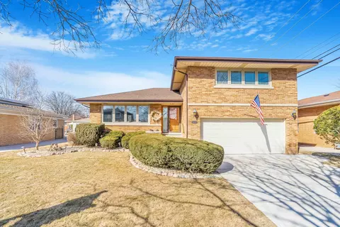 10610 Preston St, Westchester, IL 60154