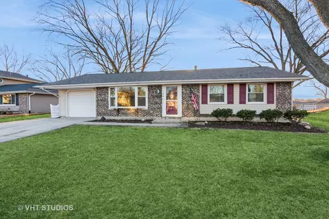 24 Hinkle Ln, Schaumburg, IL 60193