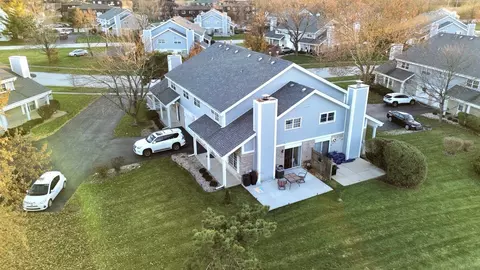 7040 Olde Gatehouse Rd, Tinley Park, IL 60477