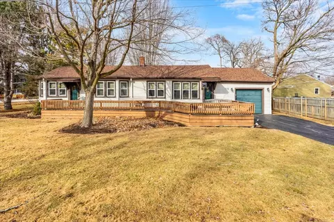 715 Northshore Dr, Wauconda, IL 60084