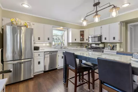 Kitchen - 32 Jayne St, Algonquin, IL 60102 photo 1 of 2