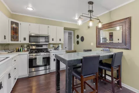 Kitchen - 32 Jayne St, Algonquin, IL 60102 photo 2 of 2