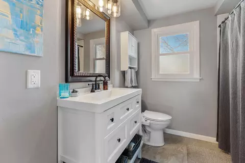 Bath - 32 Jayne St, Algonquin, IL 60102 photo 2 of 2