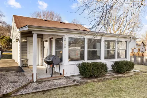 Exterior - 32 Jayne St, Algonquin, IL 60102 photo 6 of 7