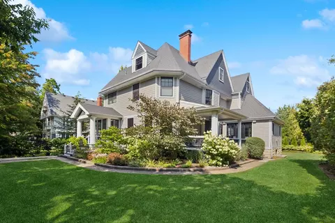 135 S Waiola Ave, La Grange, IL 60525