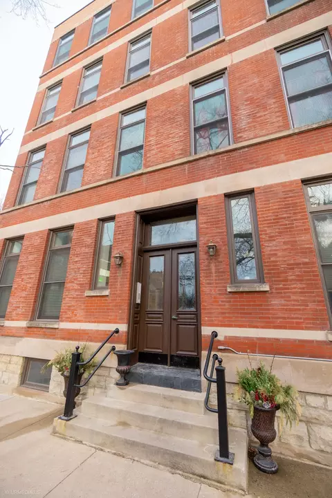 1741 N Orleans St #4S, Chicago, IL 60614
