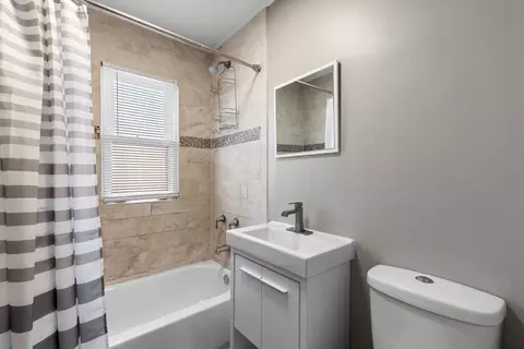Bath - 3045 Phillips Ave, Steger, IL 60475 photo 1 of 1