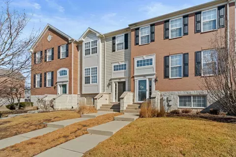 252 Cassidy Ln, Elgin, IL 60124 photo 2