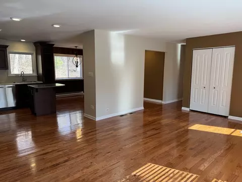 1009 Valley, Mchenry, IL 60051 photo 4
