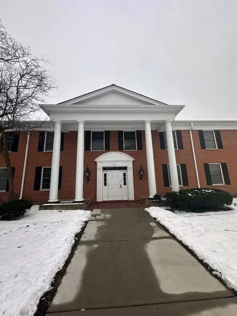 540 Devonshire Ln #15, Crystal Lake, IL 60014