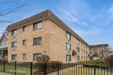 1762 W Highland Ave #303, Chicago, IL 60660