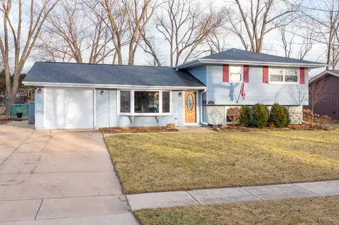 925 Cornell Ln, Schaumburg, IL 60193