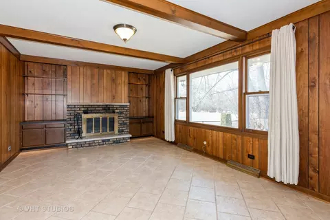 880 Ruth Dr, Elgin, IL 60123 photo 7