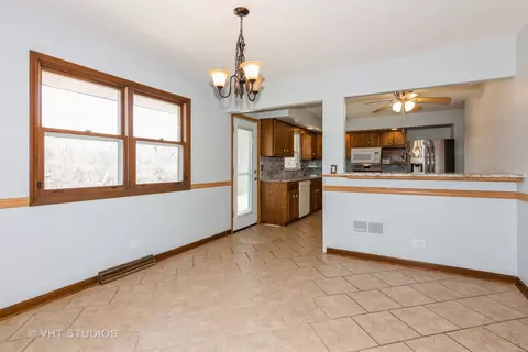 880 Ruth Dr, Elgin, IL 60123 photo 8