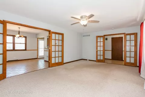 880 Ruth Dr, Elgin, IL 60123 photo 6