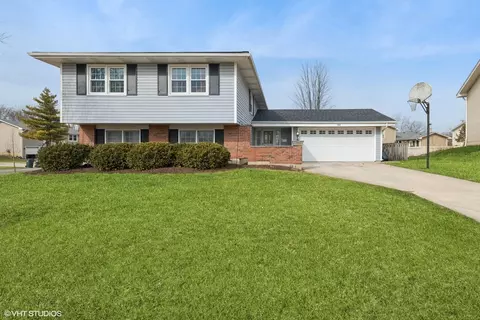 1285 Fairmont Rd, Hoffman Estates, IL 60169
