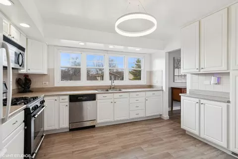 1285 Fairmont Rd, Hoffman Estates, IL 60169 photo 4