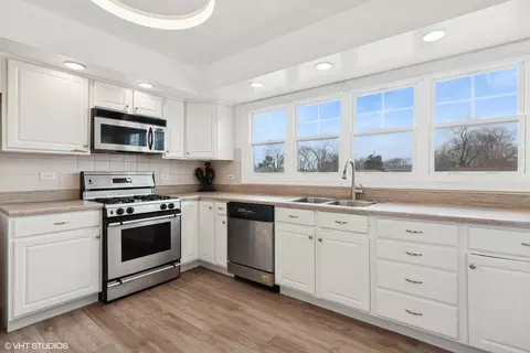 1285 Fairmont Rd, Hoffman Estates, IL 60169 photo 5