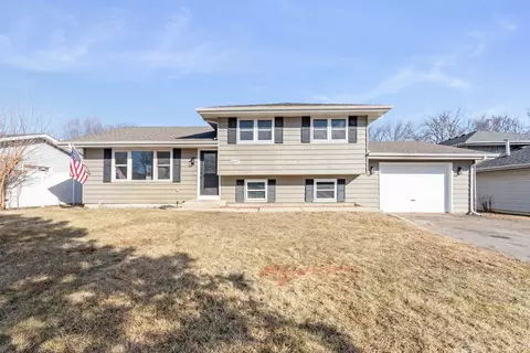 28 W572 Bolles Ave, West Chicago, IL 60185