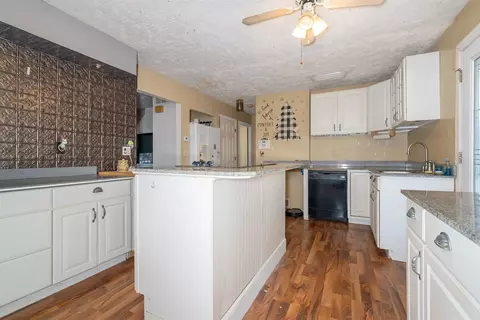 1536 N Hershey Rd, Bloomington, IL 61704 photo 9