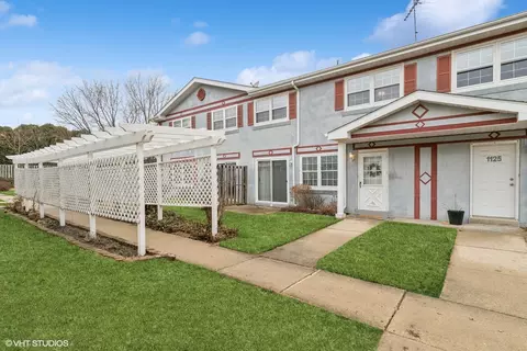 1127 Greenwood Cir #1127, Woodstock, IL 60098