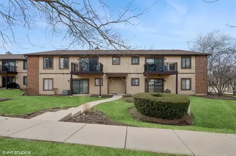 748 Rodenburg Rd #2D, Roselle, IL 60172