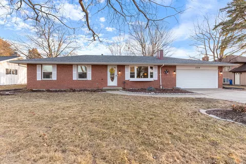 220 Pleasure Dr, Yorkville, IL 60560
