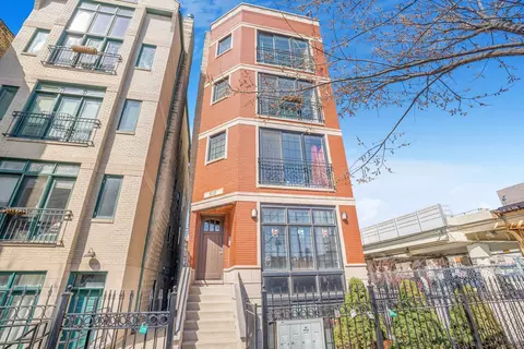 950 W Barry Ave #4, Chicago, IL 60657