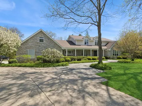 681 Halligan Cir, Lake Forest, IL 60045