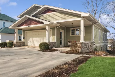 408 E Hillside Ave, Barrington, IL 60010