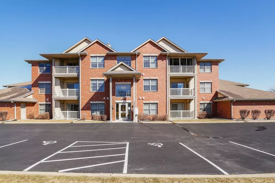 Exterior - 20345 S Rainford Dr #3B, Frankfort, IL 60423 photo 1 of 3