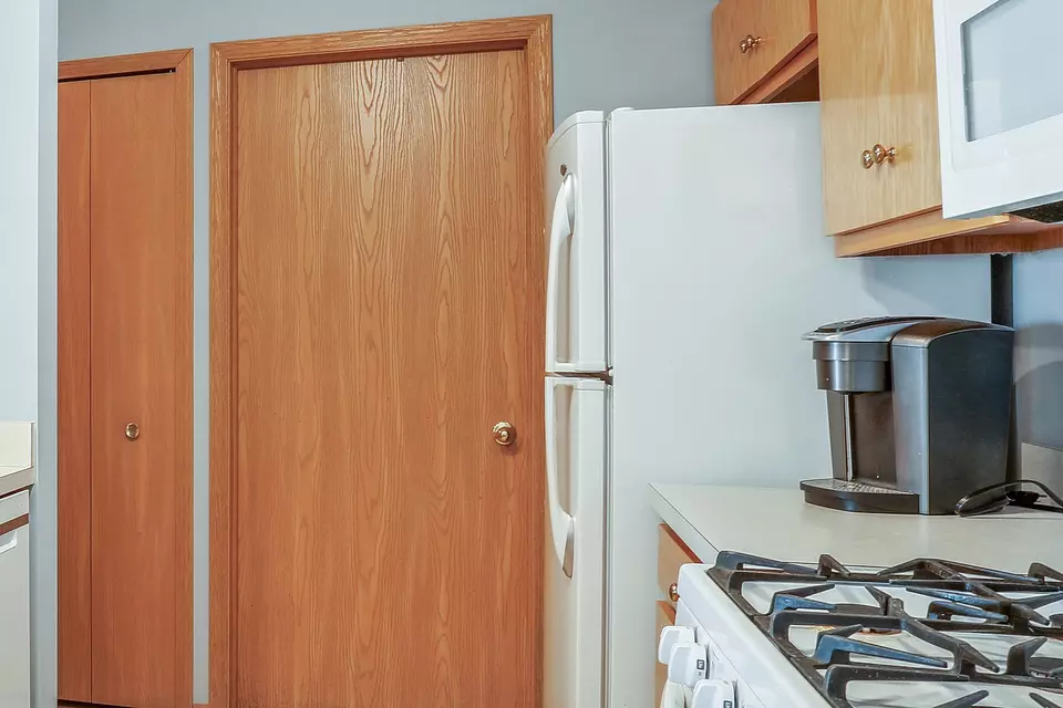 Kitchen - 20345 S Rainford Dr #3B, Frankfort, IL 60423 photo 2 of 2