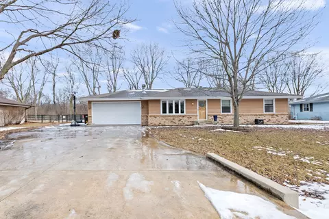 8627 Delta Dr, Machesney Park, IL 61115