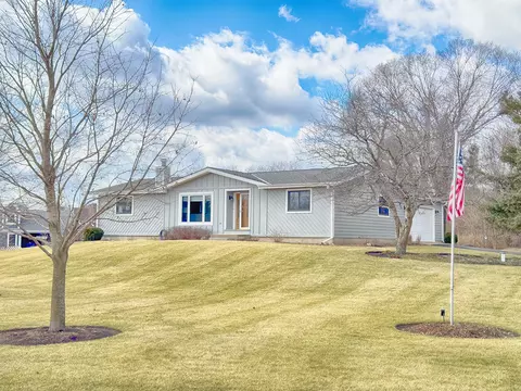 9 N850 Channel Ct, Elgin, IL 60124