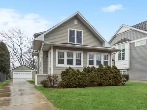 387 N Montclair Ave, Glen Ellyn, IL 60137
