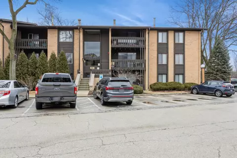 6107 Knoll Valley Dr #23-205, Willowbrook, IL 60527