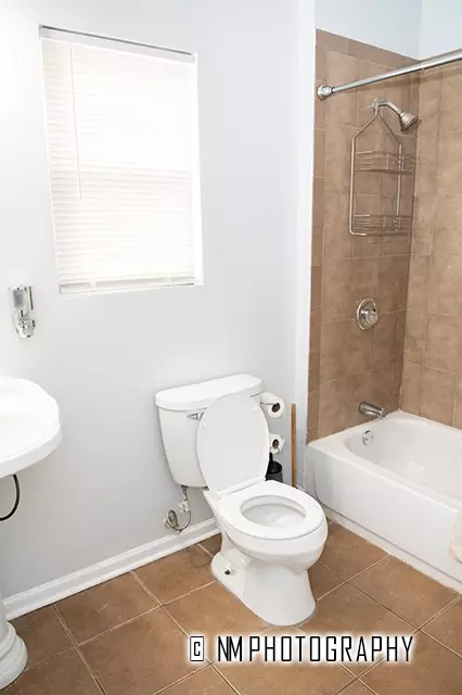 Bath - 3511 W 59th St, Chicago, IL 60629 photo 1 of 4