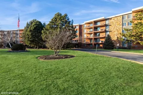 16 E Old Willow Rd #303S, Prospect Heights, IL 60070
