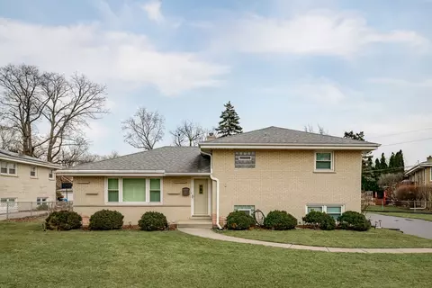 1043 S Sunset Ave, Elmhurst, IL 60126