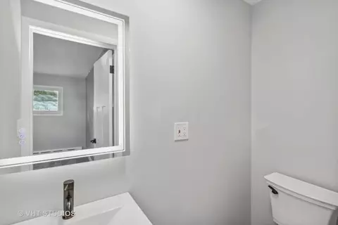 Bath - 811 N River Rd, Mchenry, IL 60051 photo 3 of 4