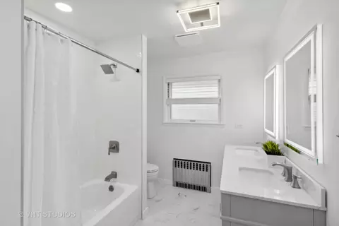 Bath - 811 N River Rd, Mchenry, IL 60051 photo 2 of 4