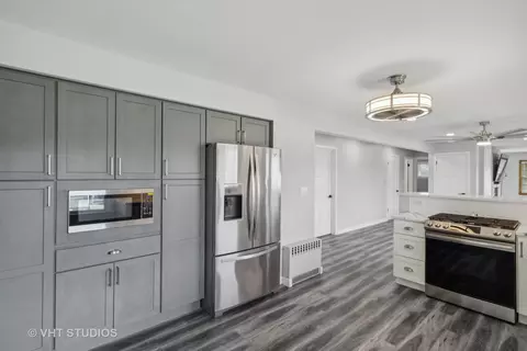 Kitchen - 811 N River Rd, Mchenry, IL 60051 photo 2 of 3