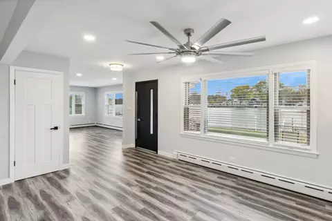 Living - 811 N River Rd, Mchenry, IL 60051 photo 4 of 4